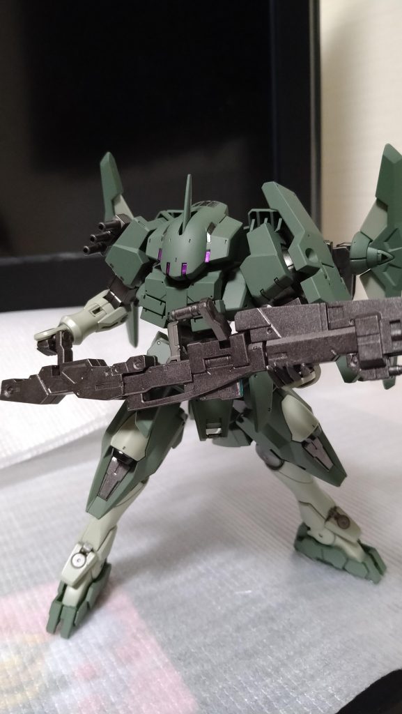 ちょっとポージングライフル構えて