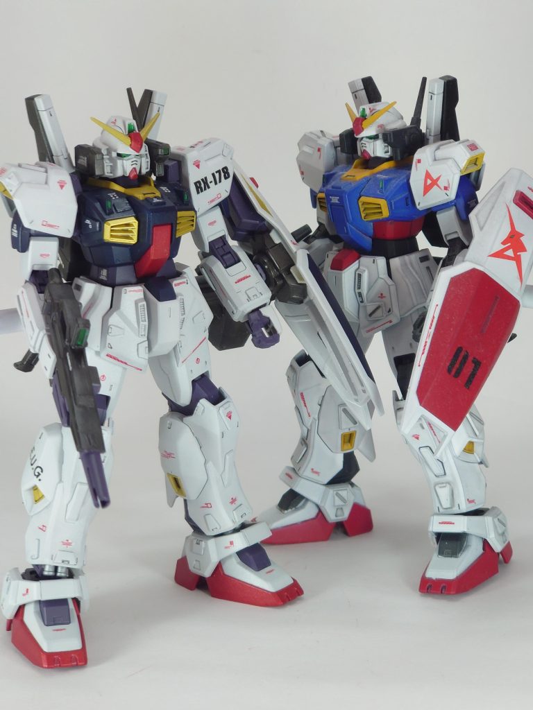最後は、以前作ったアムロカラーのmkⅡとパシャリこうなってくると、黒mkⅡとかスーパーガンダムもいずれ作成して並べたくなってきます😅最後までご覧頂き、ありがとうございました!!