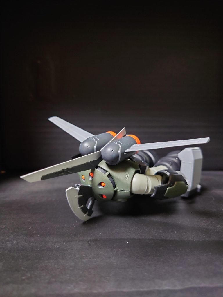 バックパックが飛びそうな感じだけれど追加燃料タンクのイメージです…パーツ元のレッドフレームもそんな感じの用途だったなーと