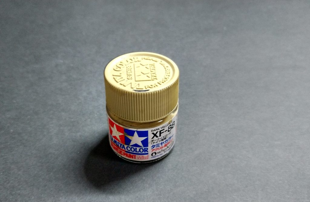 設定のイエローはさすがに軍用機にはどうかと思ったので、友人から依頼されて同時進行で製作していたドイツ軍車両で使ったダークイエローで塗ってみました🤣現実的で良い感じと思います。