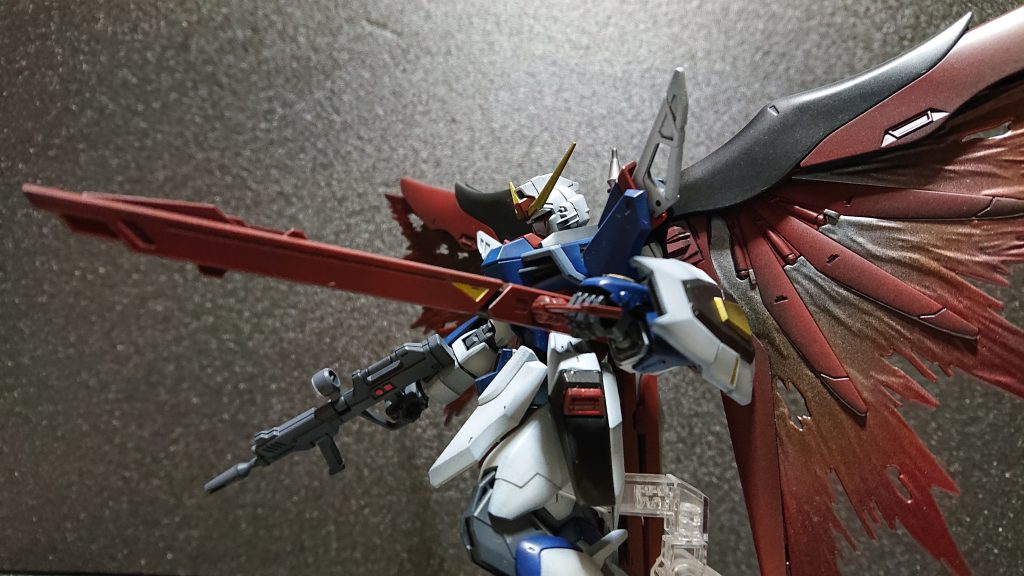 個人的こだわりですが、翼との一体感を持たせたく、アロンダイトとビーム砲は同一色にしました。