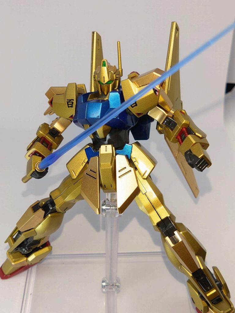 サーベルも金に黄色は…と青に交換してみます