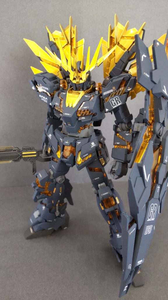 アンテナは削り込み、ゴールド部分は缶スプレーのゴールド+クリアイエローで調色しました。店頭にはまだ在庫がありましたが、クリアイエローの缶スプレーがもう生産していないと知ってショックでした😱