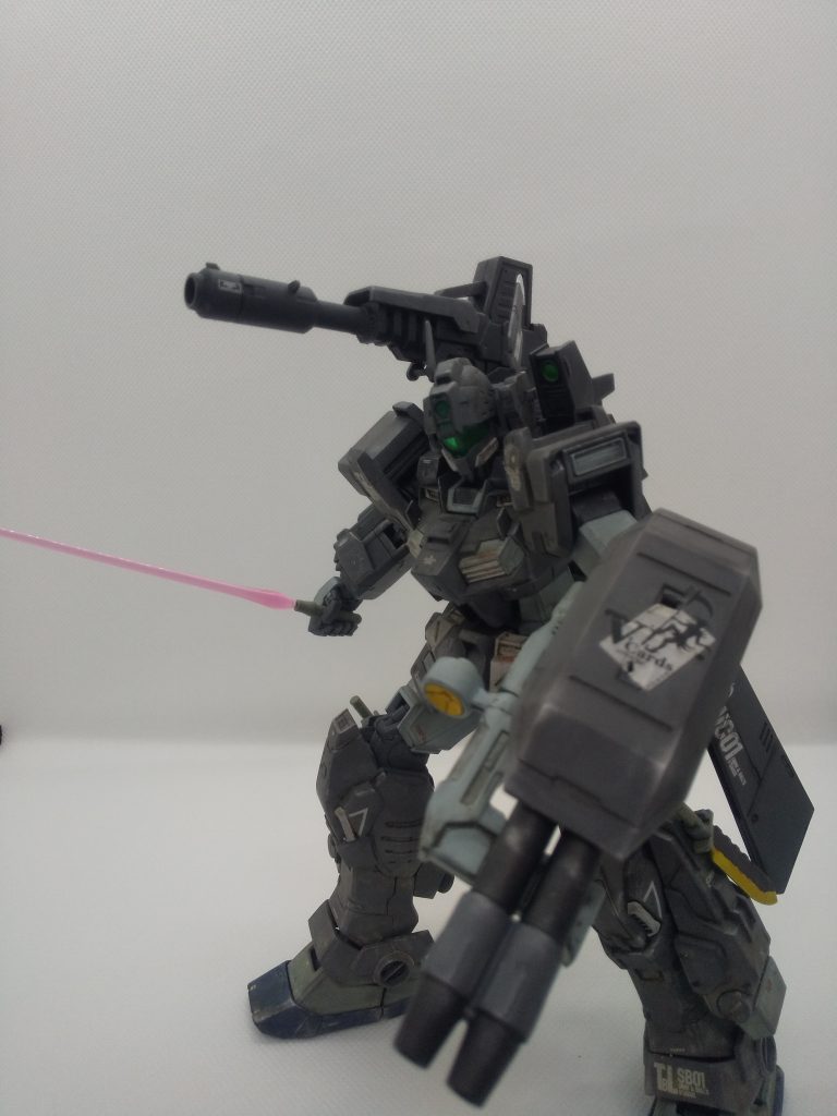 ビームサーベルを持たせて。