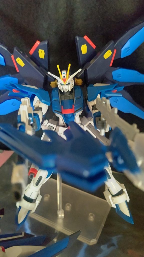 自前の翼よりストフリのバックパックが似合って見えるw これが問題なく付けられたので、プラウドディフェンダーも簡単に付けられそう。ライフリもVPS装甲なんでマイティ化したらインパルスみたく機体色変わるんだろうね。もう1個買って塗り替え挑戦してみるか？