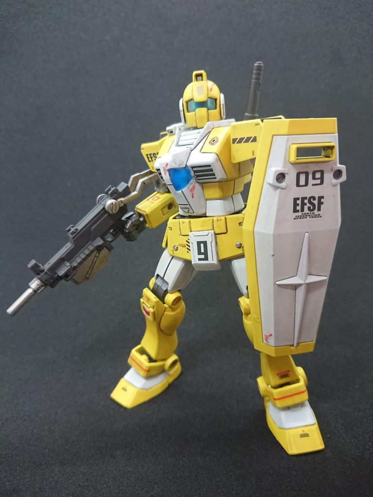 ・武装1マシンガンはオリジン系キットから拝借シールドの塗装は迷いましたが練習機なのでなんとなく連邦シンボル部分も周りと同じにしてます