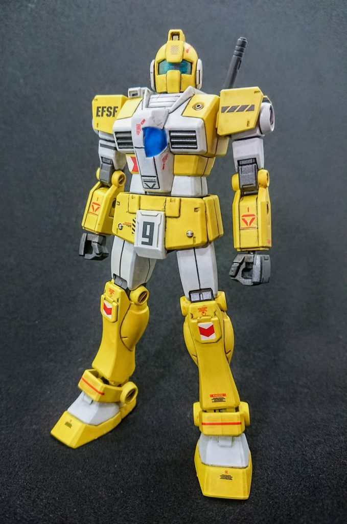 ・正面増設された設定のコクピット部分はプラ板とパテで作っていますガラス部分は当初型取りして制作するはずが時間の関係で本体の塗装後にUVレジンを直盛りしてます何回かに分けて固めましたが途中で溢れたりこぼしたりしたらアウトだったのでヒヤヒヤでした😅またそんなスケジュールだったので仕上げやディティールが雑になったのが無念