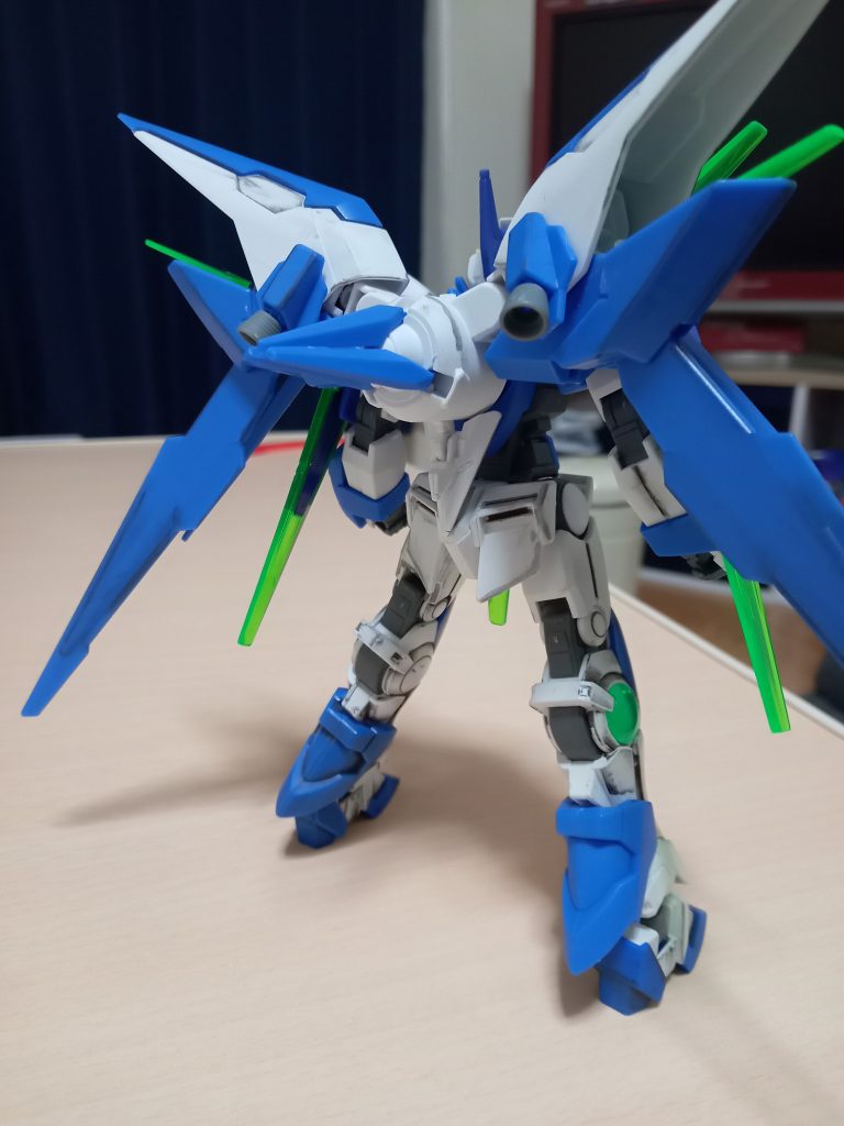 足に肩パーツつけてFXっぽさを出してみたり