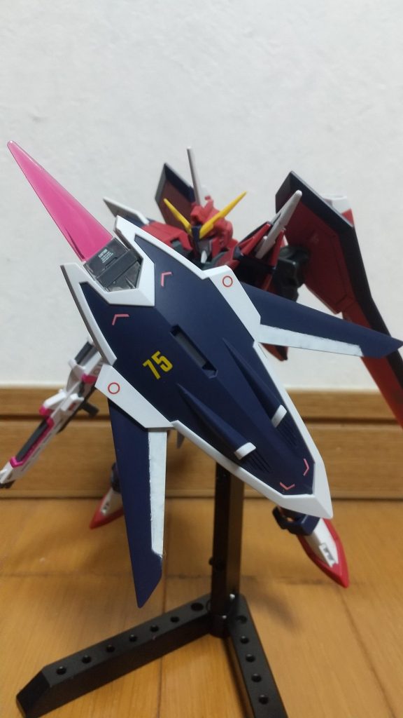 フラッシュエッジ4 シールドブーメラン。相変わらずややこしい名前付いてますね。シールドは型式番号がRQM-75らしいので、75のデカールを貼りました。