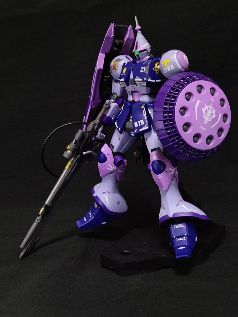 兜なしモノアイは、スナイパー仕様とするため、ギャンのモノより大型のモノに換装されている。頭部は、ギャンバルカンのモノを使いました。