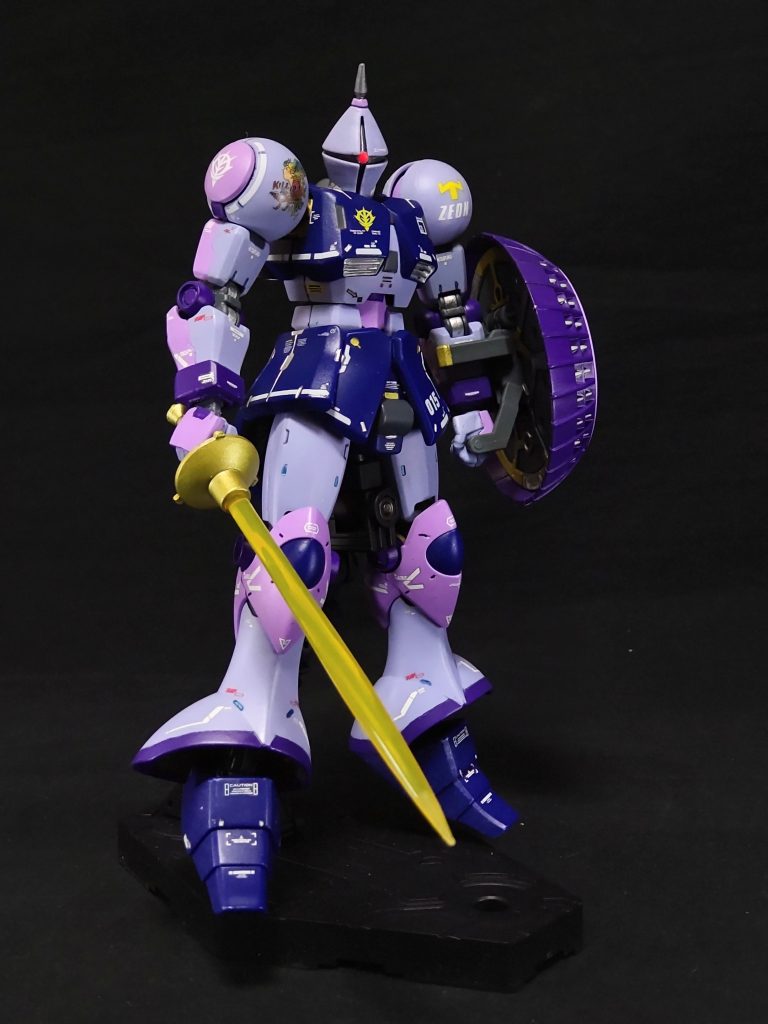 ノイジー・フェアリー隊の機体らしくパープルが配色された機体となっています。