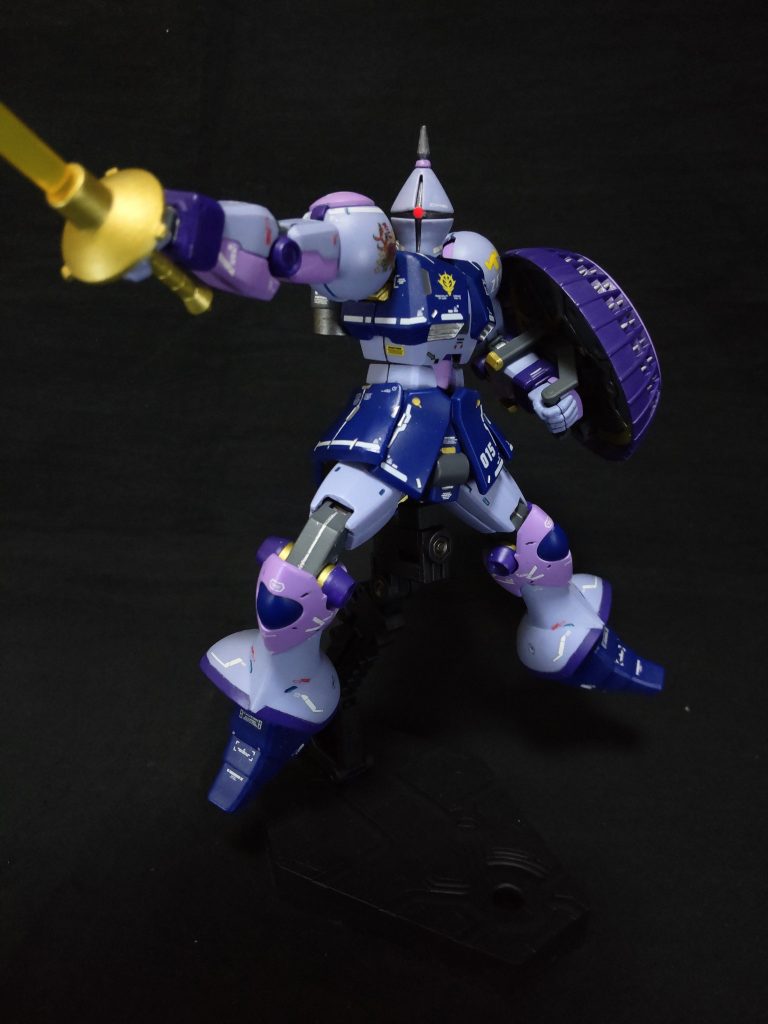 リバイブ版、合わせ目も少なく作りやすい、そしてよく動きます。HGは腕と脚はモナカ、関節はポリキャプの印象があったのでガンプラの進化を感じます。