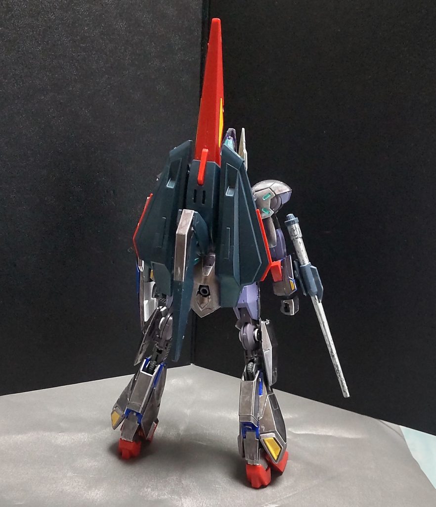 リアビューこの機体のイメージはエルガイムmk2なので、背中のウェイブライダー用パーツをプローラーみたいな形状にしています。