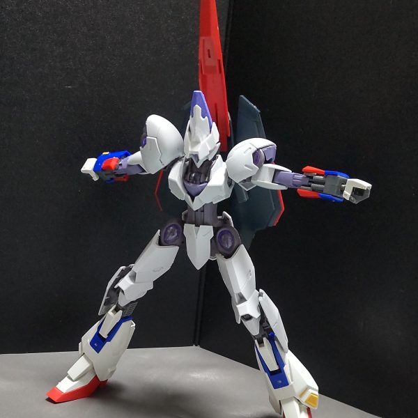 ミカエリスとZガンダムとのミキシングを制作中です。※因みにミカエリス作品は6体目です。今回の作品のイメージはエルガイムmk2です。その為、可変出来るようにしてみようという感じで試しに作ってみました。武装もヘビーメタルの物を装備させてます。後は変形する事で、プローラー形態にさせるように出来ます。脚部の圧倒的可動範囲の広さがあるからこそ出来るものになってます。※正座もできるぞ！あとはカラーリングをどうしようかな。エルガイムmk2みたいにグレー寄りにしようかな。（4枚目）