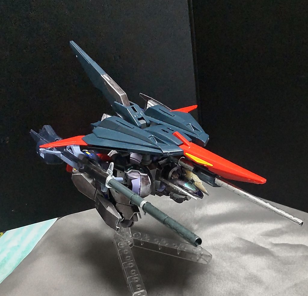 スタンドで飾れば戦闘機感が増していい感じです。