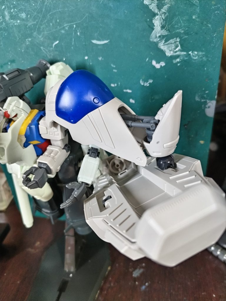 シールド取り付け位置の試行錯誤最終的に、ど真ん中に穴を開けた。