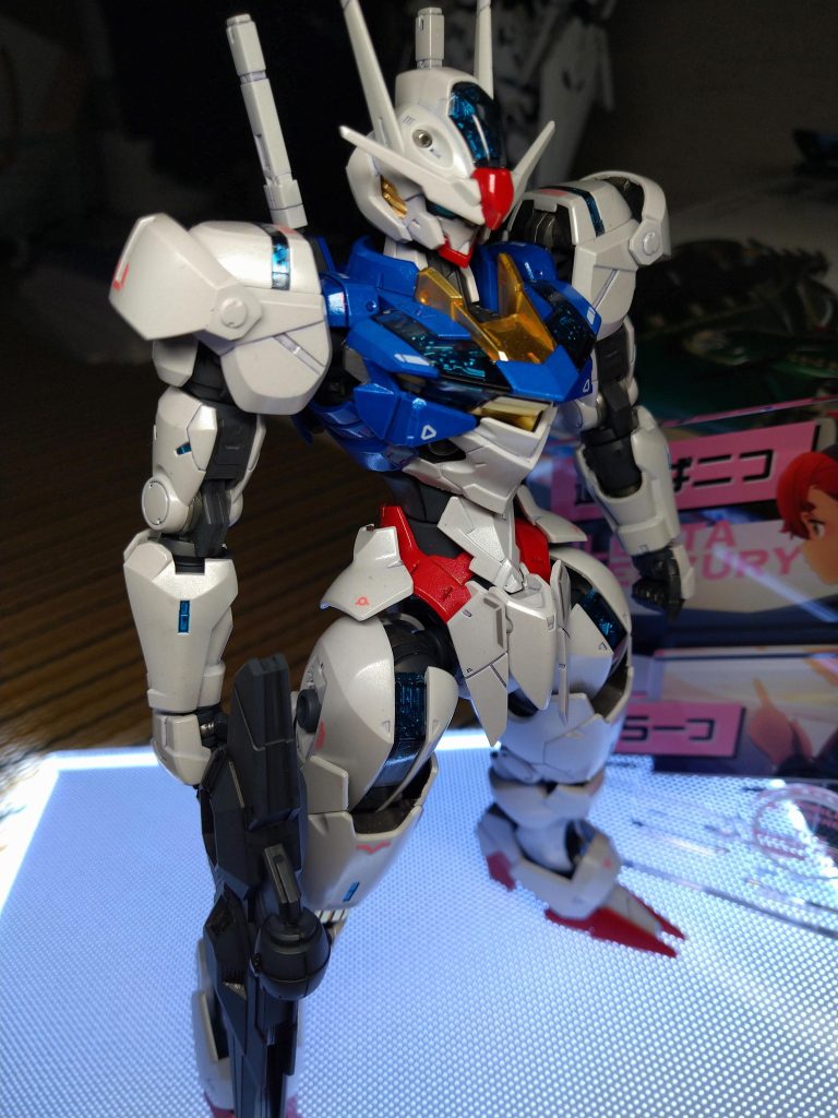 ゴールドはガンダムマーカーのホワイトゴールド。