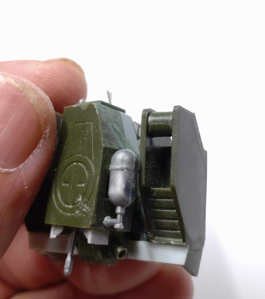 ランドセル部分は少しアレンジを入れて適当なゴチャメカなど追加