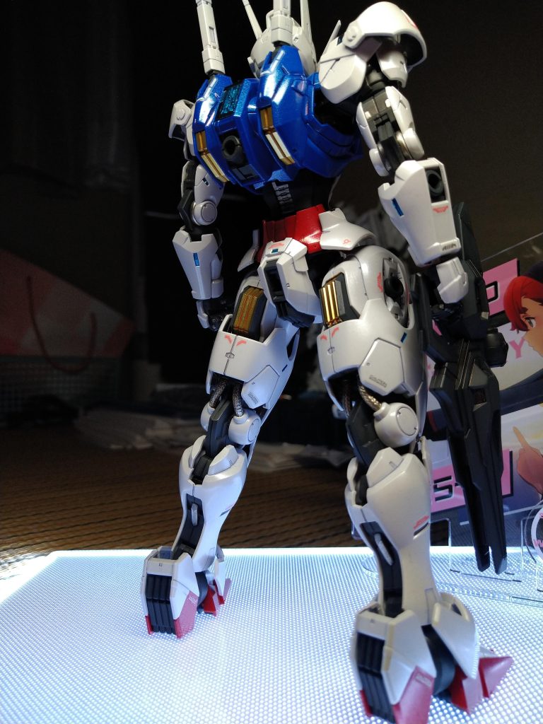 ホワイトはパールコート。ブルーとレッドはメタリックで全体的にキラキラ✨に。