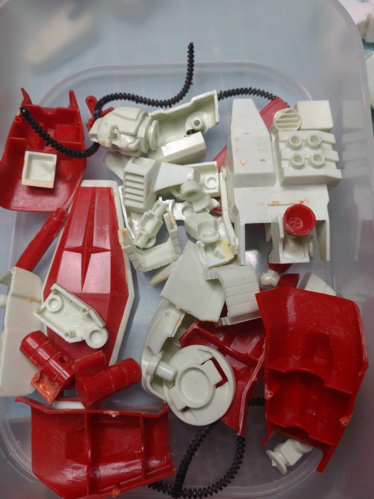 組み立て済だったものを一旦ばらせるだけバラしました。