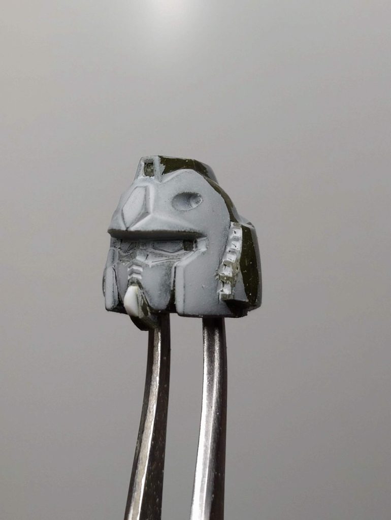 頭部はフルアーマーガンダムを使用目尻を少し切って顎を大きくしただけです。