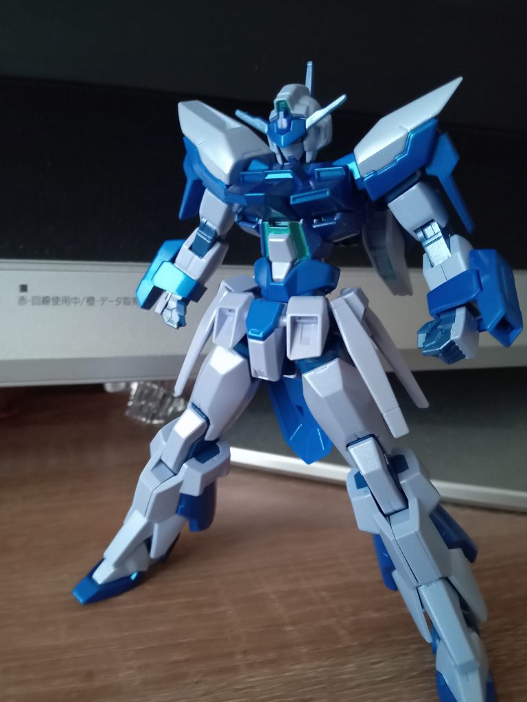 本当は蛍光ブルーで光らせたかったんですが、エナメル塗料の扱いが分からず断念しました