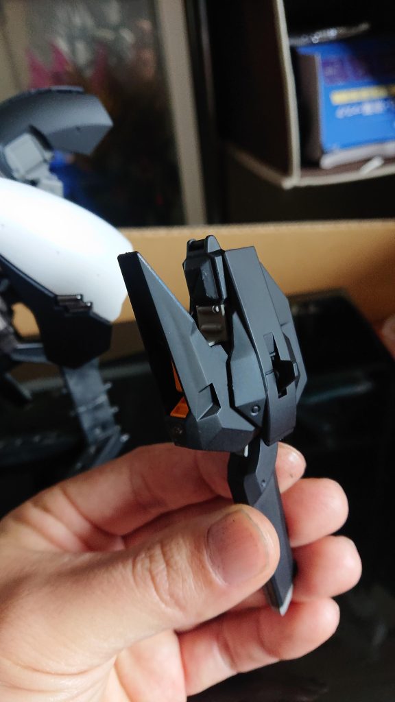 カバーを角度を付けて接着