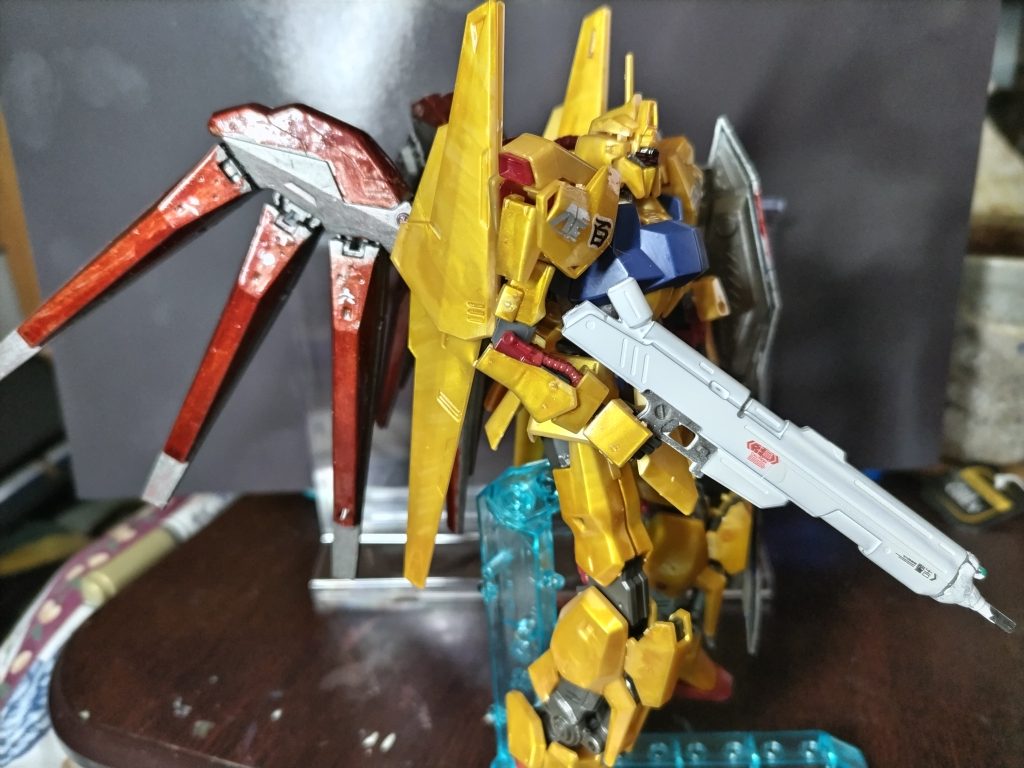 足首に重りを入れて自立させようとしましたが、無理でした。横から見ると、無理なのがよくわかります（＾＾；