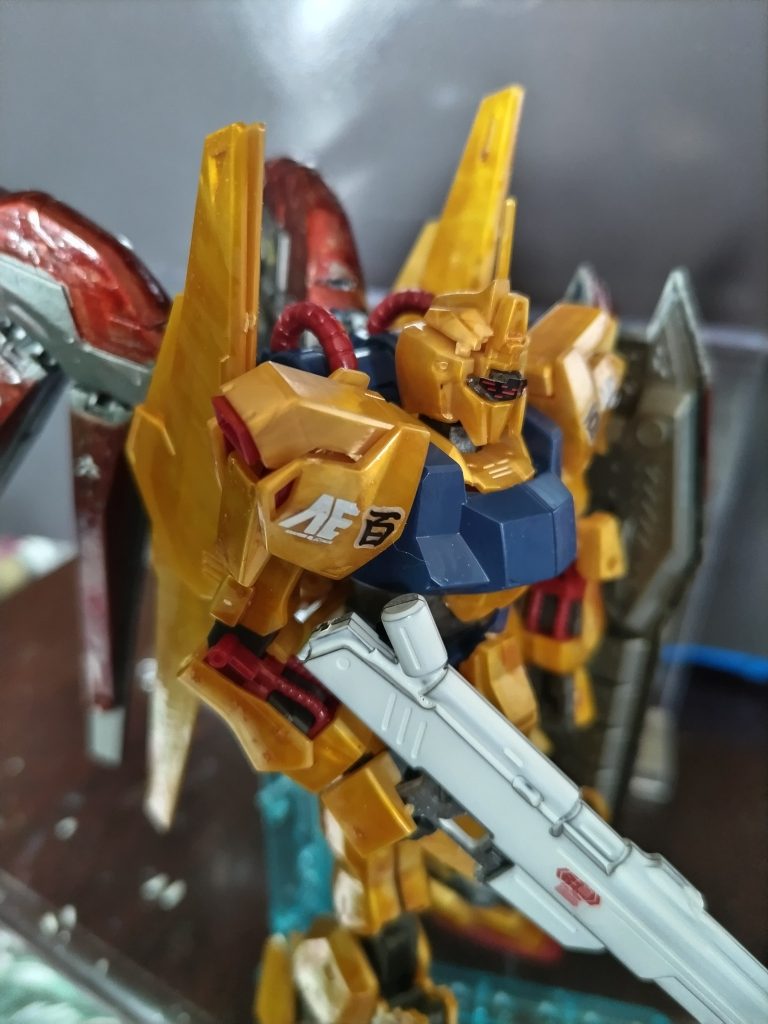 機体色は、成形色の上にクリアイエローです。