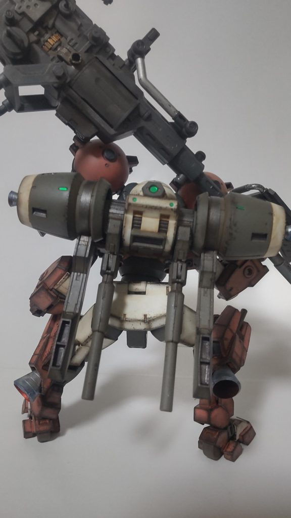 マジギレしてる設定なんで、オーバースケールなバーニアを機体各所に配置して、ついでにセンサー類も増設！バーニアはコトブキヤさんで、緑色のセンサーは30MMのデカールセットを使用してます。30MMのデカールセット、何気に使い勝手良いですよ！！