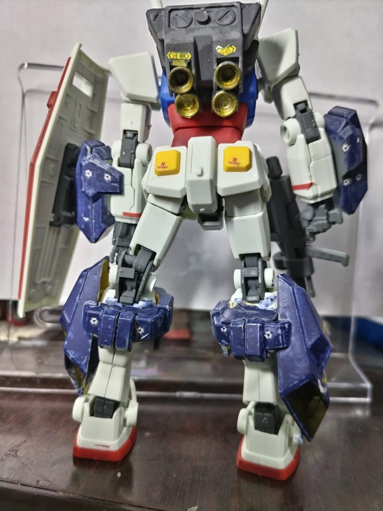 ランドセルは、ラーガンダムの不要パーツ(選択パーツ)を使用して二段にしました。脚部増設ブースターも、使い切ったら爆発ボルトで分離します。