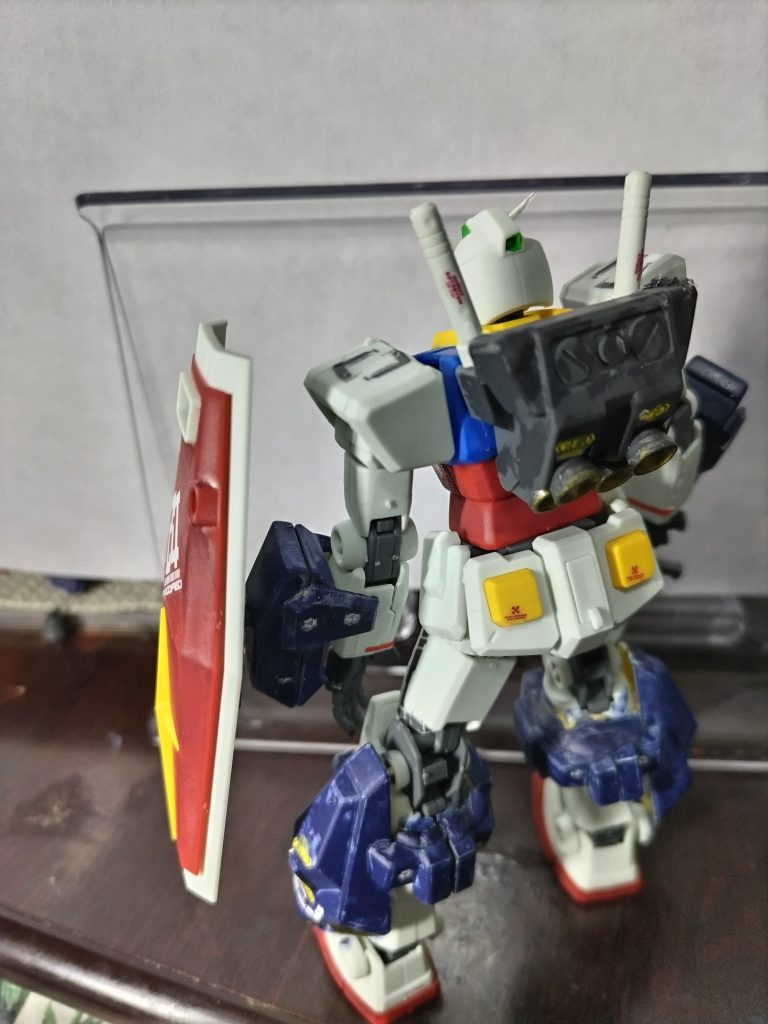 本体は、赤とランドセルのグレーのみ筆塗り。白と青は成形色仕上げです。(黄色は廃熱部のみゴールドをマーカーで)