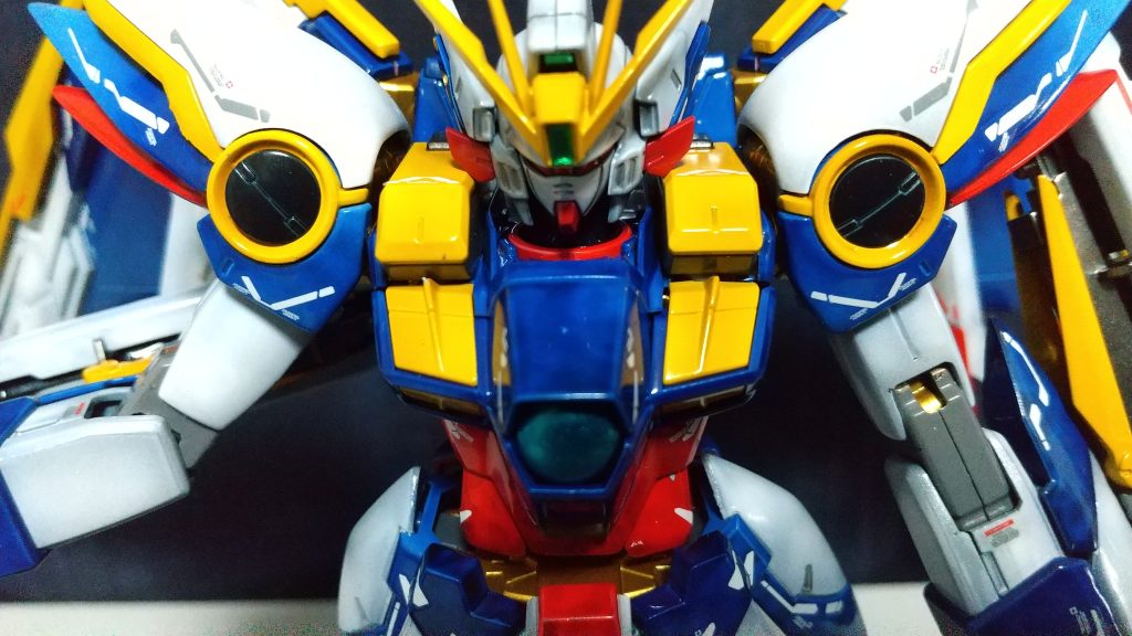 白は黒立ち上げからの白グラデからのガラスパール。青色は赤下地に白でムラになるようにラインを入れてからのクリア青。部分的に青のグラデも