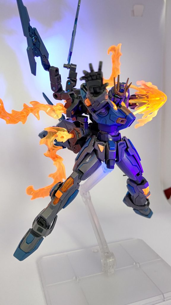 最後までご覧頂きありがとうございました。ブラックライトの発光は今のマイブームになっており、そこから水性ホビーカラーの筆塗りを始めてまたガンプラの面白さを再発見しました。