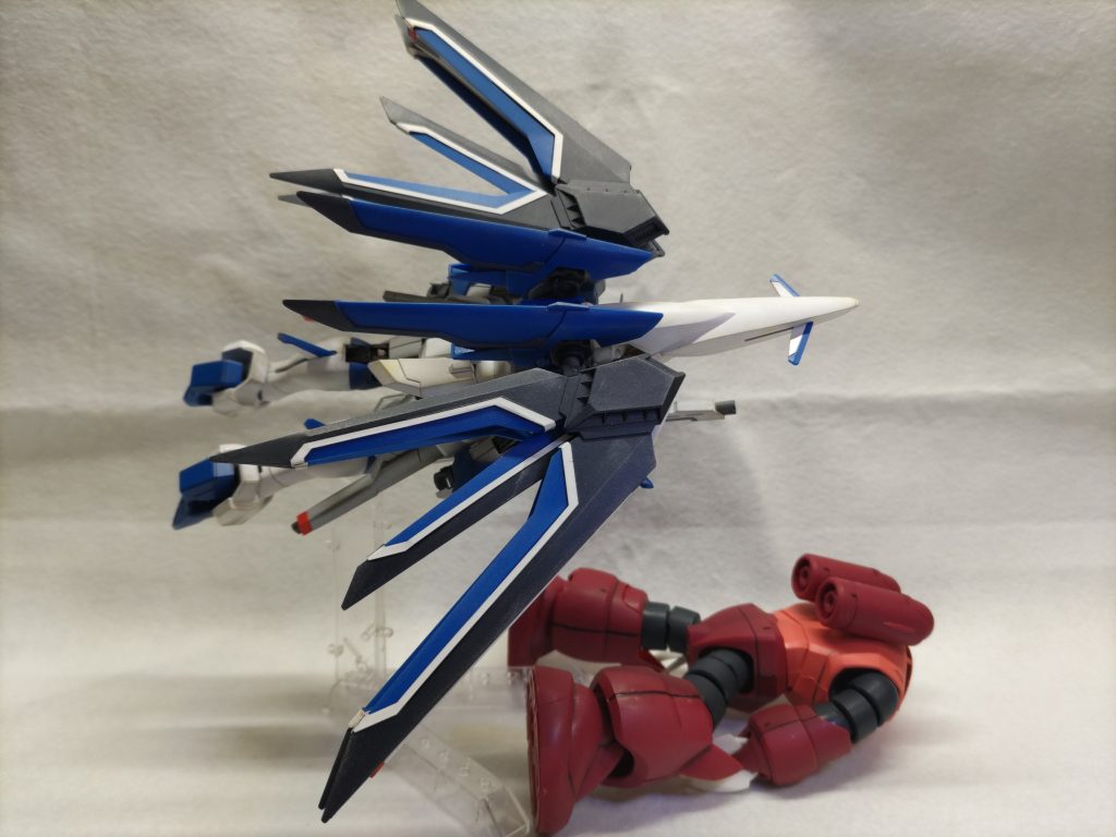 これで変形というのはうーん。寝そべりにも程がある。