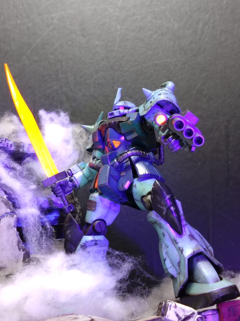 ヒートサーベルは蛍光オレンジで塗装。ブラックライト使用してます。