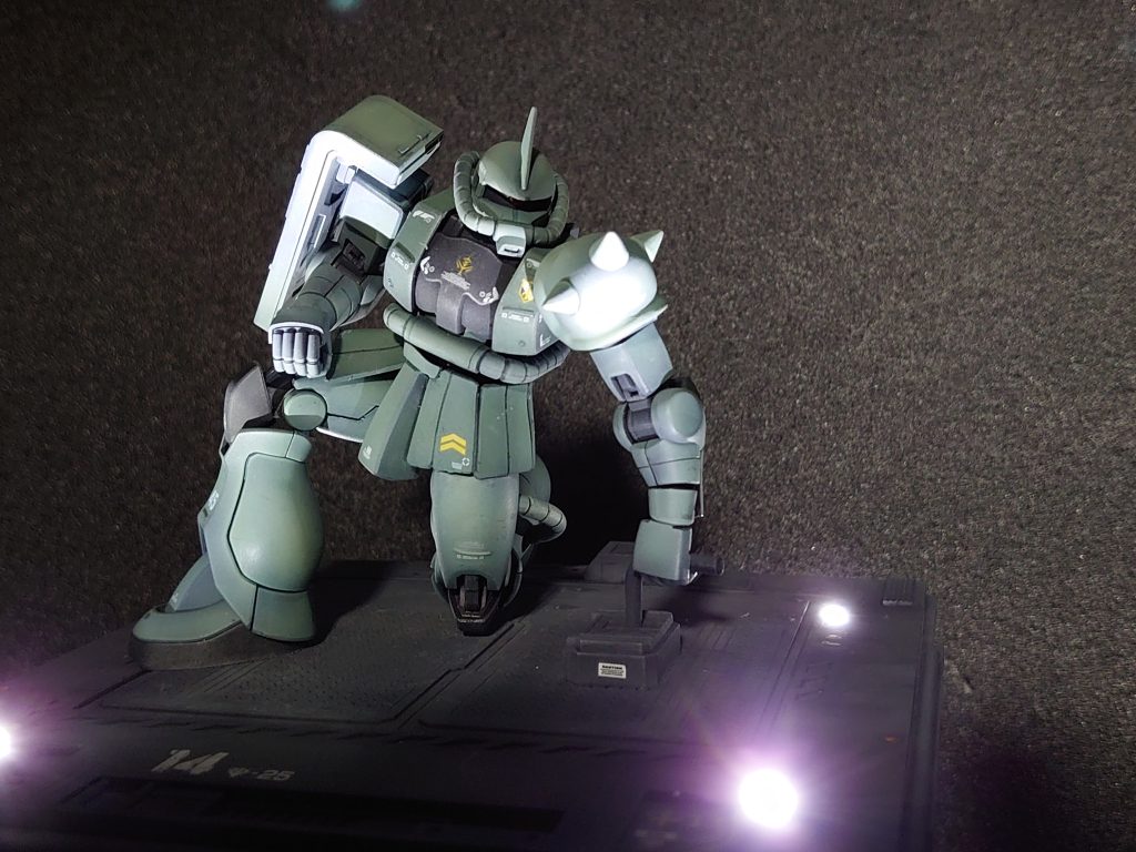 4箇所白色LEDを仕込んでいます