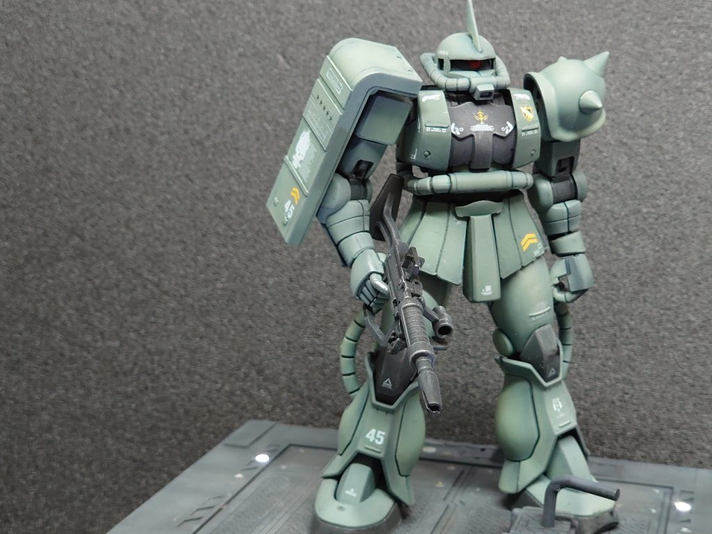 本体はMSグリーンとディープグリーンのグラデーションで更にウエザリングカラーでフィルタリングで深みを出しました