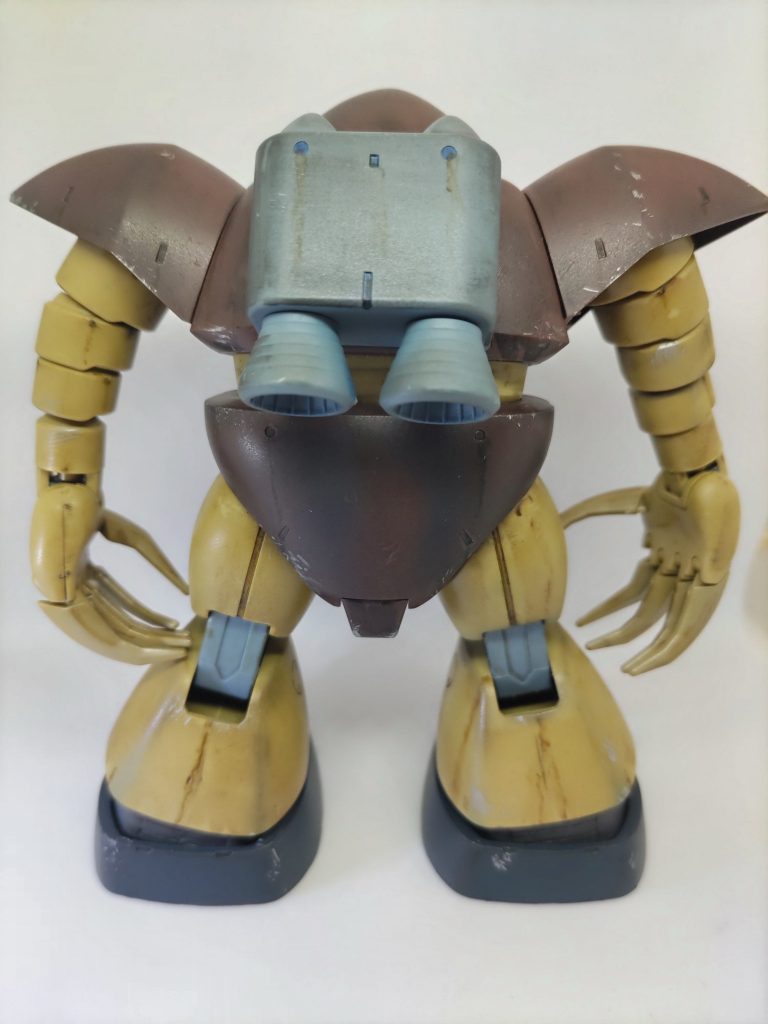 ランドセルが猫系のロボットの顔みたいに見えて仕方ない。