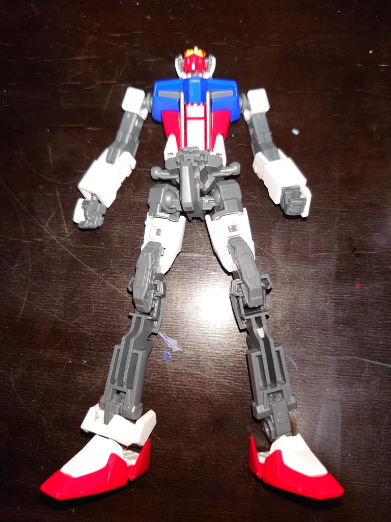 EGストライクガンダムはフレーム部分だけでも全身つながってるので素材に使いやすいと思います脚はスネ部分を前後逆にしてます