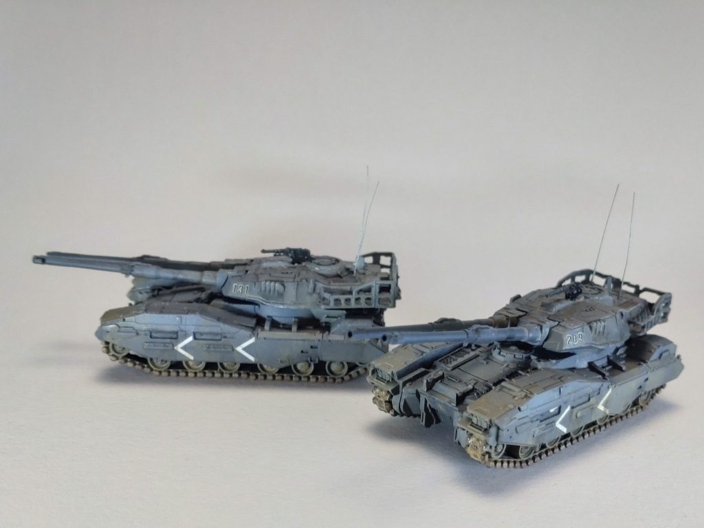 61式戦車5型は、久々に作る戦車模型だったので、極力1/144 のスケールよりは大きく見えるように、ディティールアップを加えております。ウェザリングは砂漠での地上戦を意識して、頑張って入れました。ディティールアップ(肉埋め、砲身の穴あけ、ラック部分の肉抜き、機銃、アンテナ)、グレーサフ、ドライブラシ塗装、付属デカール、つや消しクリア、ウォッシング、ウェザリング