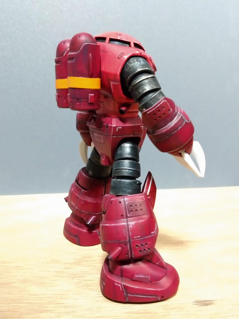 最後に左右でディティールを少し変えてあるので見てやって下さい。今回は憧れのシーンを再現と当初はジオラマの製作も頭に有りましたがズゴックのディティールを増やしてカッコ良くを目標にしたのでジムとのバランスも考えシーンは写真で再現としました。製作始めてからまさか最近の映画に登場するとは知らなくてびっくりでした。子供の頃の憧れのシーンが再現できて良かったです。最後までご覧頂きありがとうございます。気になった方は製作ストーリーにあるオマケも見てやって下さい。😄