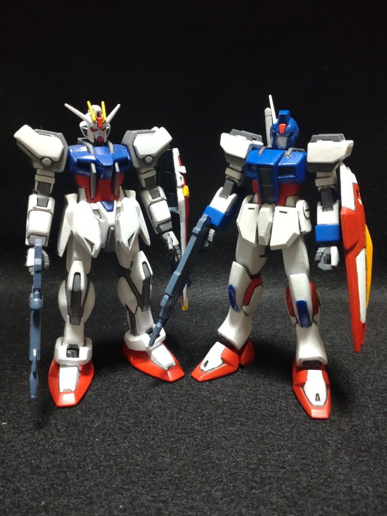 同シリーズのストライクガンダムと。