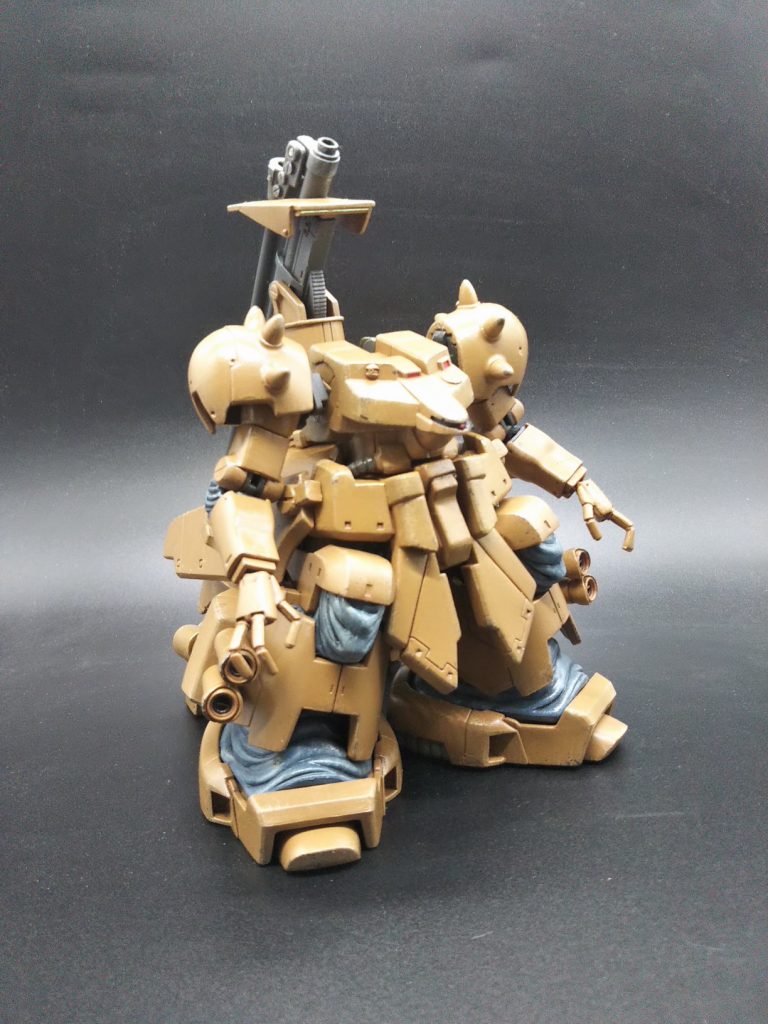 造形はよいと思いますがとにかく重い。無垢の樹脂で中身が詰まってますから。つや消しでトップコートしましたが時間がたつと表面がギトついてきました。