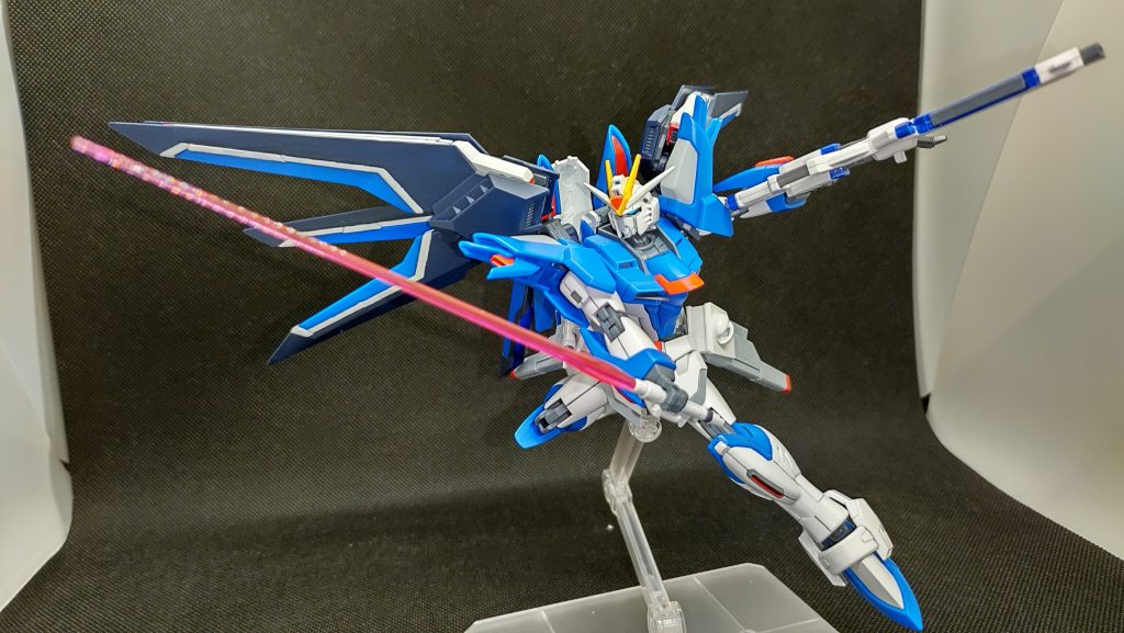 ビームサーベル。劇場版では連結してる印象はなかったかと。