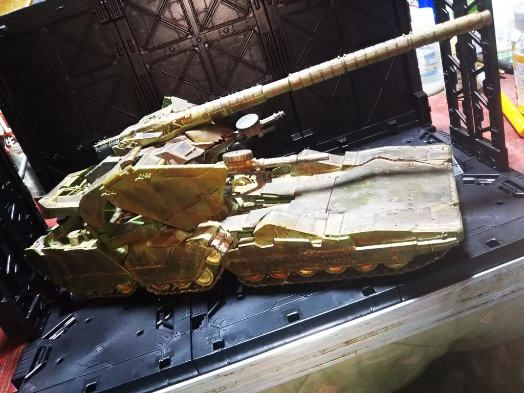 ソンネン少佐の勇姿を讃えてセモベンテ隊との交戦後も終戦まで現役で活躍し続けたかのような汚し具合に