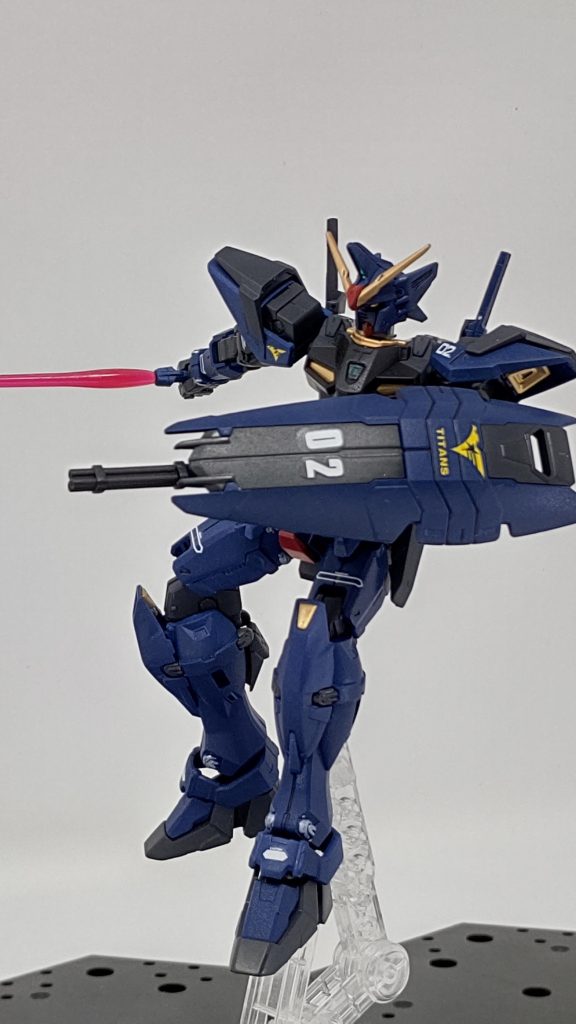 本当はアサルトブースターも作ろうと思っていたのですが、1部パーツを無くしており、代わりにシグーディープアームズの余剰パーツのガトリングを装備させましたが、グリップ付けるの忘れてました……