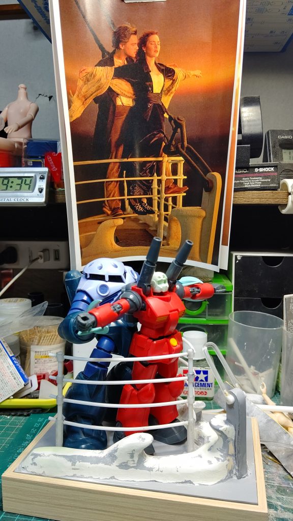 おーっ！😲でもなんか違う…💧モビルスーツ同士が甲板に乗ってるだけにしか見えないし、なにより男女のイメージが伝わってこない！