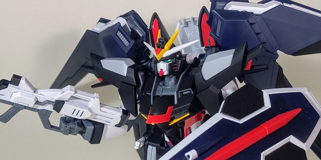 最初はデスサイズヘルEW風を目指していたので頬のフィンを赤くしてあります