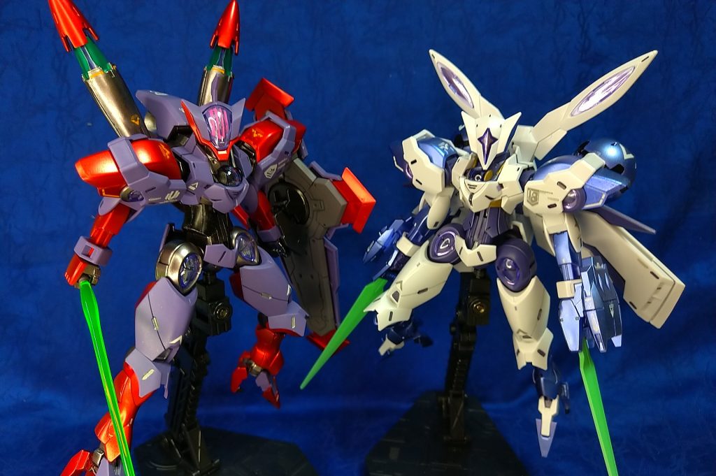 頭とバックパック以外は、造形が同じです。ストーリー上、2機の間には21年の月日が流れていると思うのですが、変わらないものは変わらない。